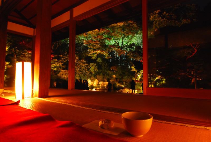 Lighting in the tea room of Shorenin Temple, Kyoto