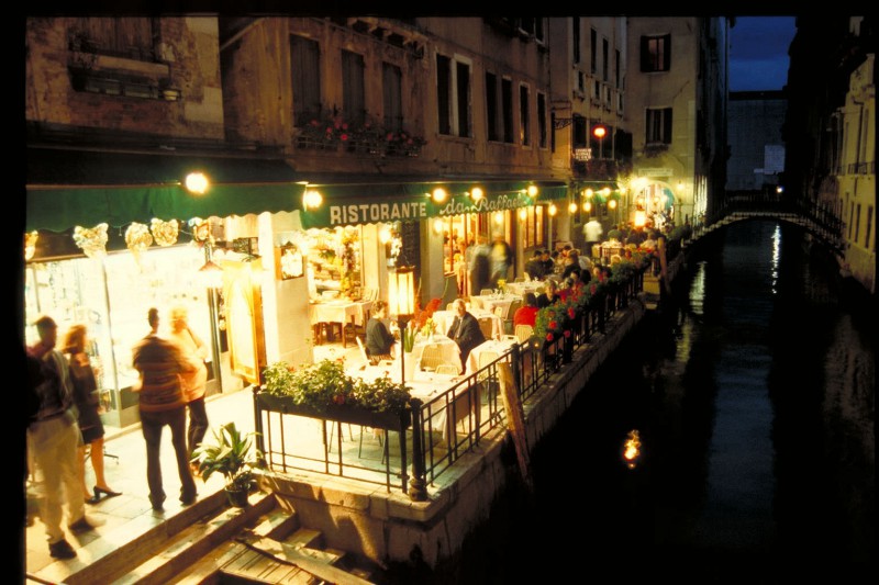 Canal-side Cafe