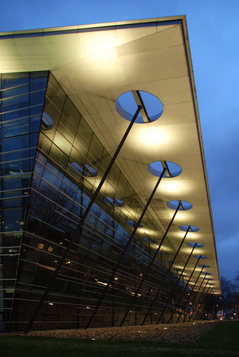 Delft University of Technology Library