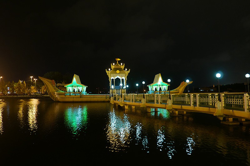 Sultan Omar Ali Saifuddin Mosque　Brunei